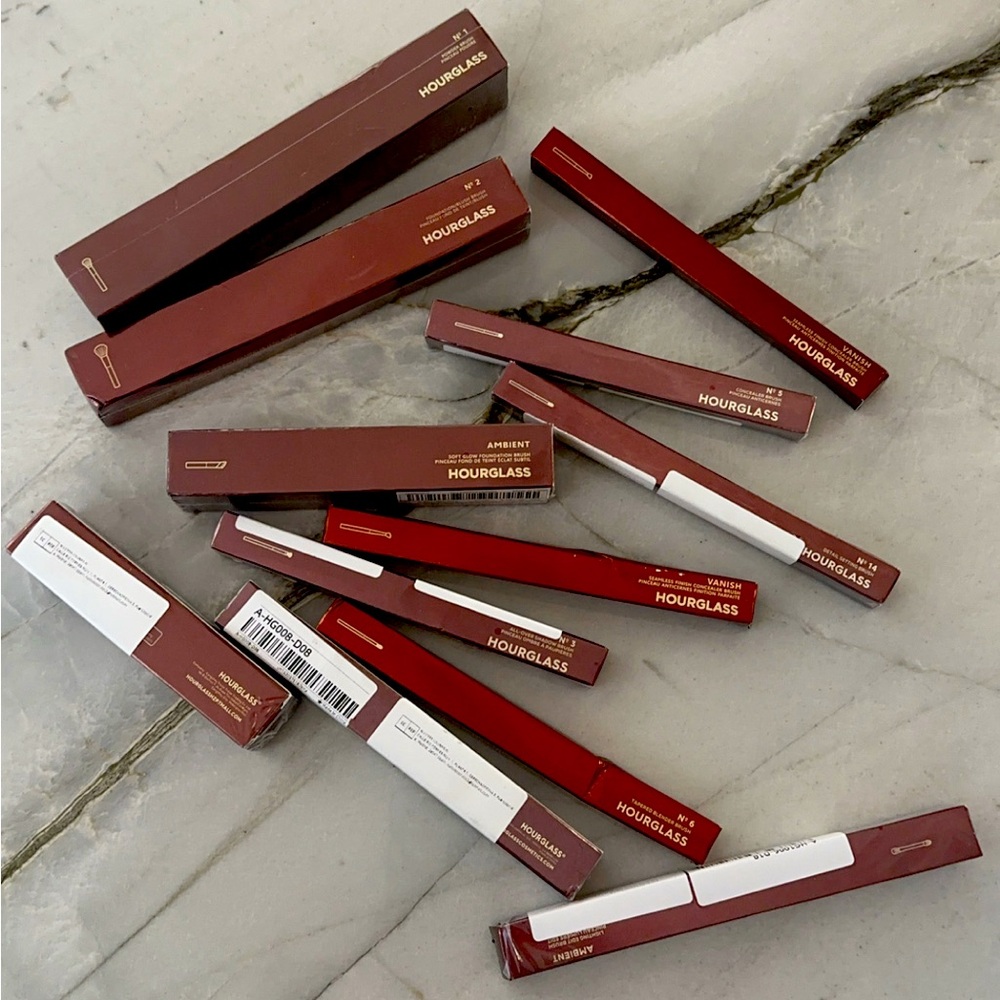 HOURGLASS MAKEUP BRUSHES